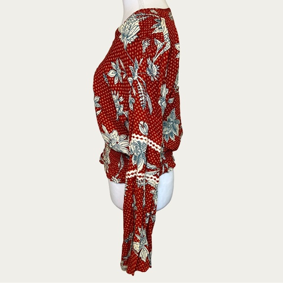 Jessica Simpson Women’s Red Floral Blouse Flowy Bell Sleeves Boho Size Medium - Picture 4 of 16